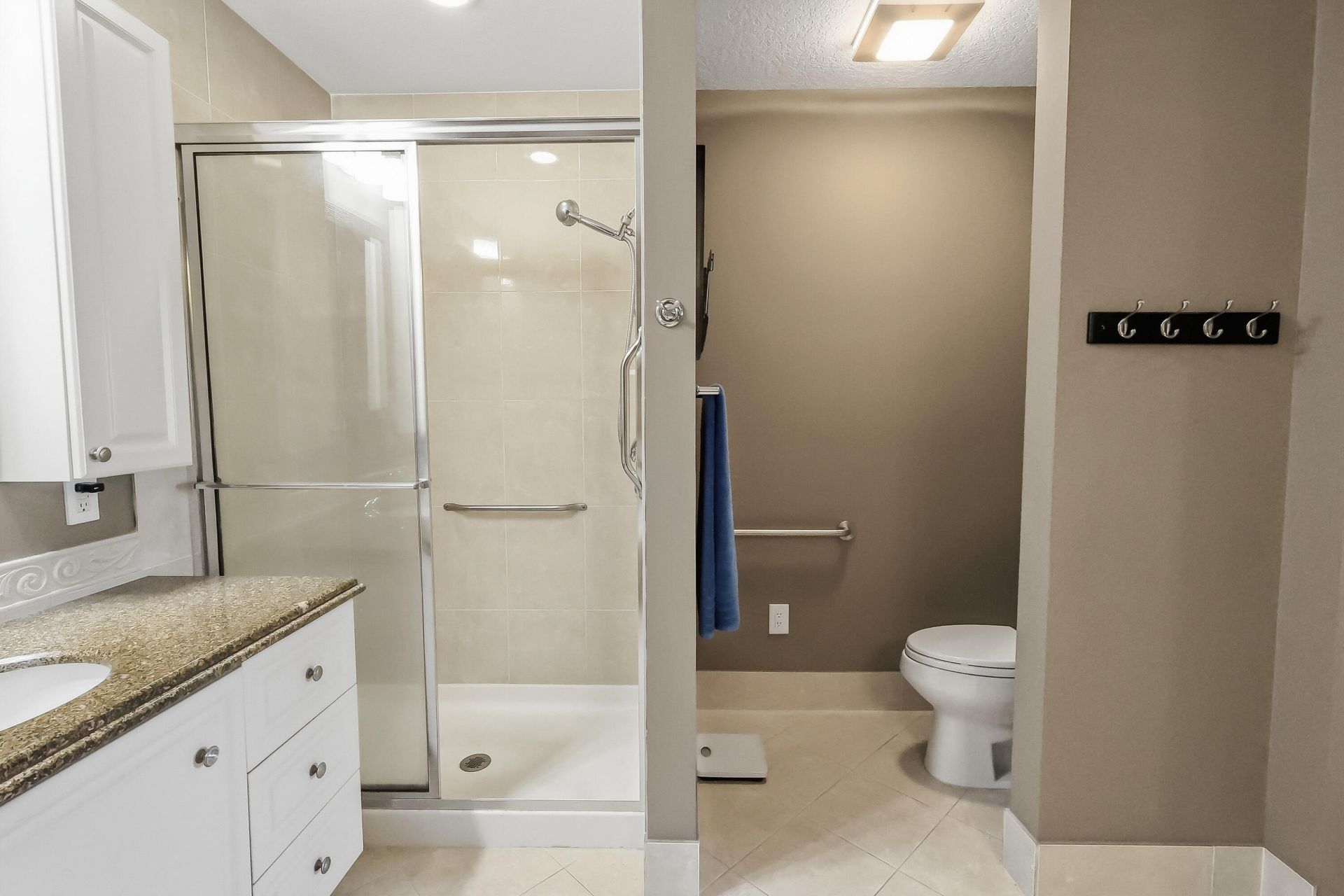 36 Harbour Isle Drive W, Unit 304, Fort Pierce, FL 34949 Photo