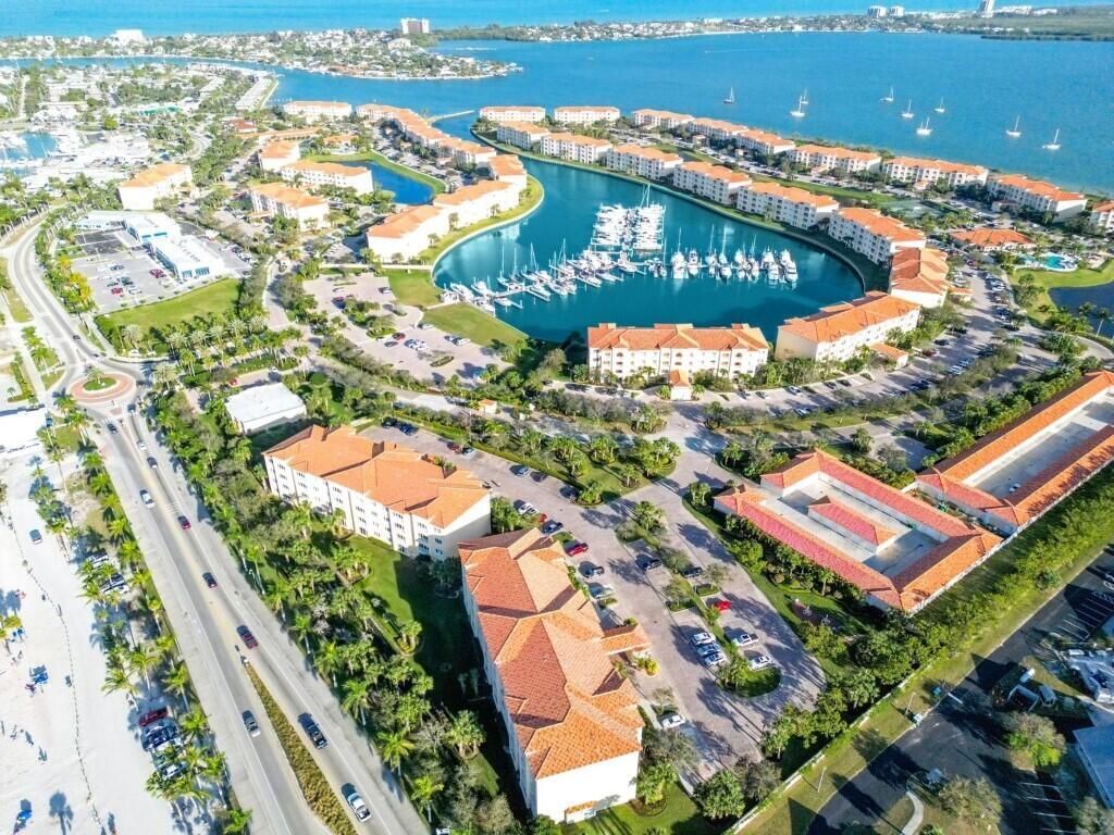 36 Harbour Isle Drive W, Unit 304, Fort Pierce, FL 34949 Photo