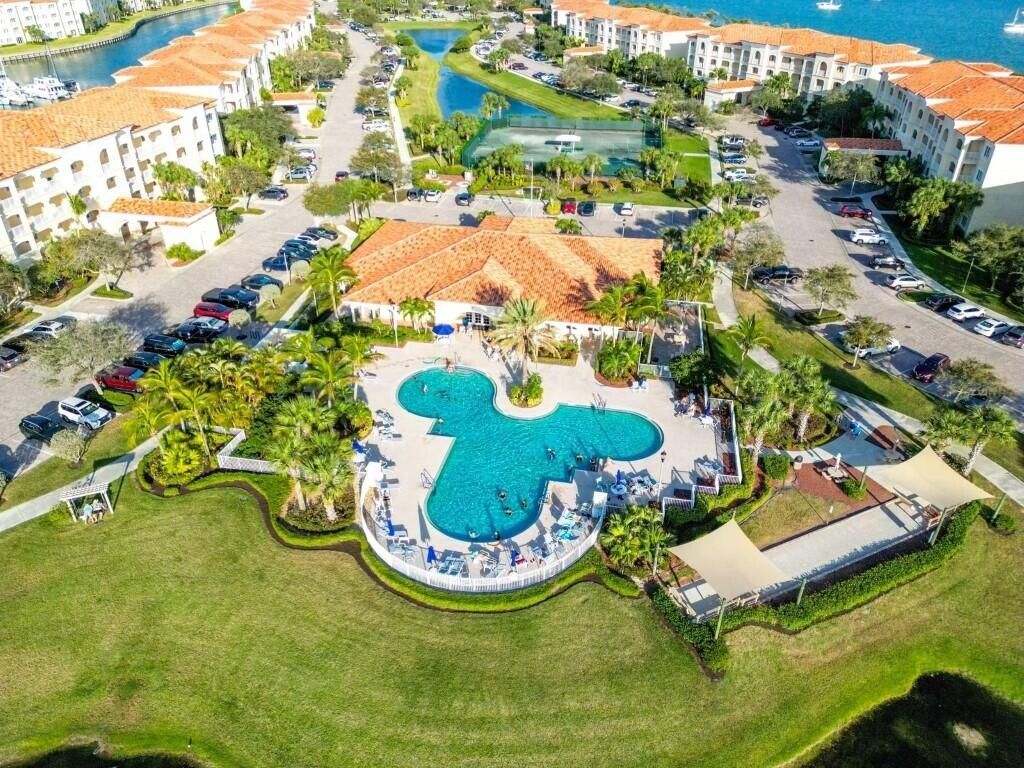 36 Harbour Isle Drive W, Unit 304, Fort Pierce, FL 34949 Photo