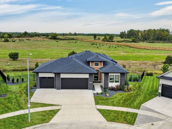 8240 Mahon Court, Johnston, IA 50131