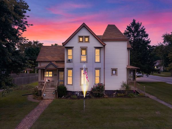 510 E Center Street , LeRoy, IL 61752