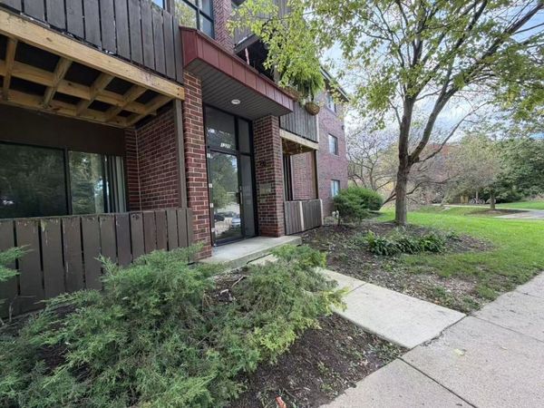 1320 Brook Street , Unit H, St. Charles, IL 60174