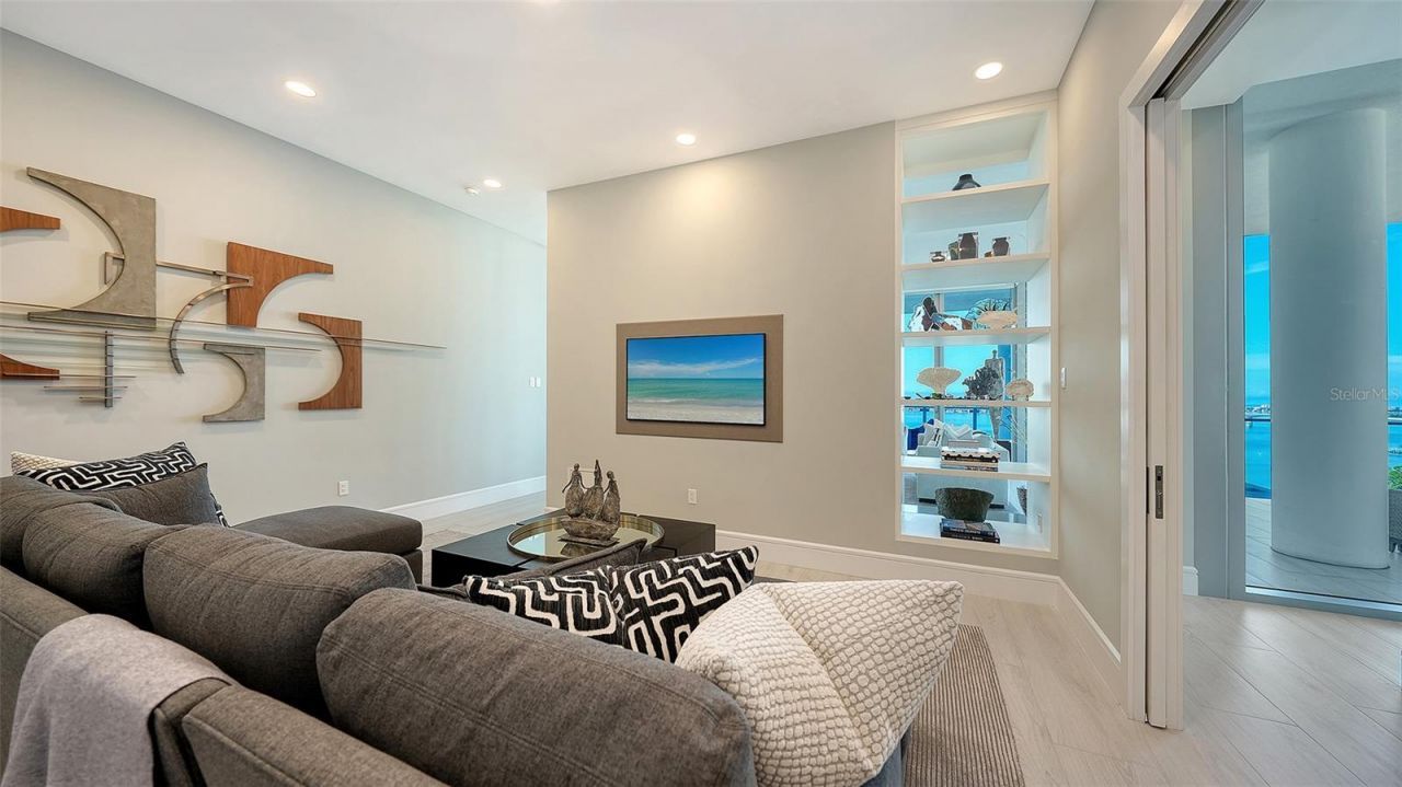 605 S Gulfstream Avenue, Unit 13, Sarasota, FL 34236 Photo