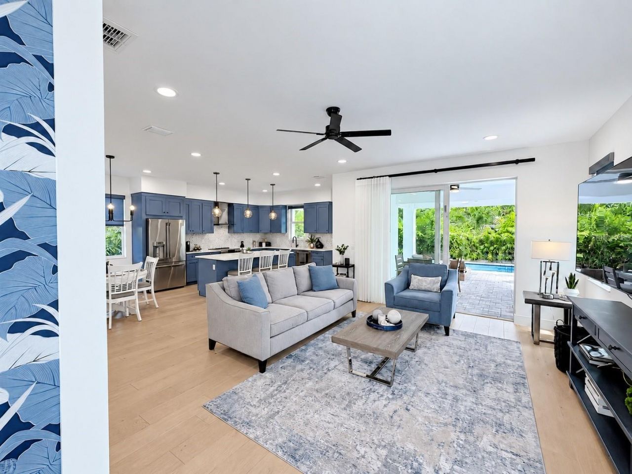 1647 Siesta Drive, Sarasota, FL 34239 Photo