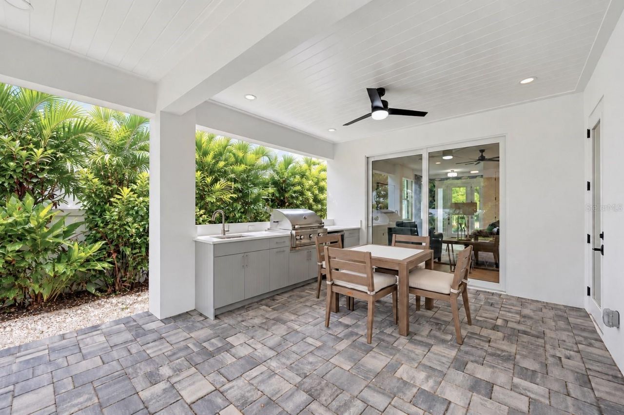 1647 Siesta Drive, Sarasota, FL 34239 Photo