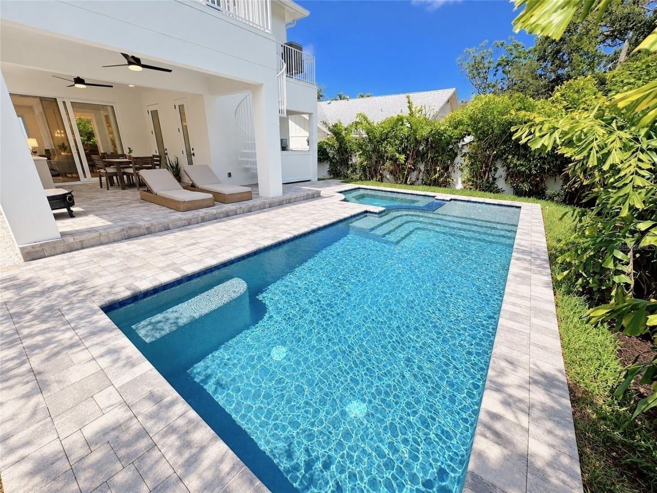 1647 Siesta Drive, Sarasota, FL 34239 Photo