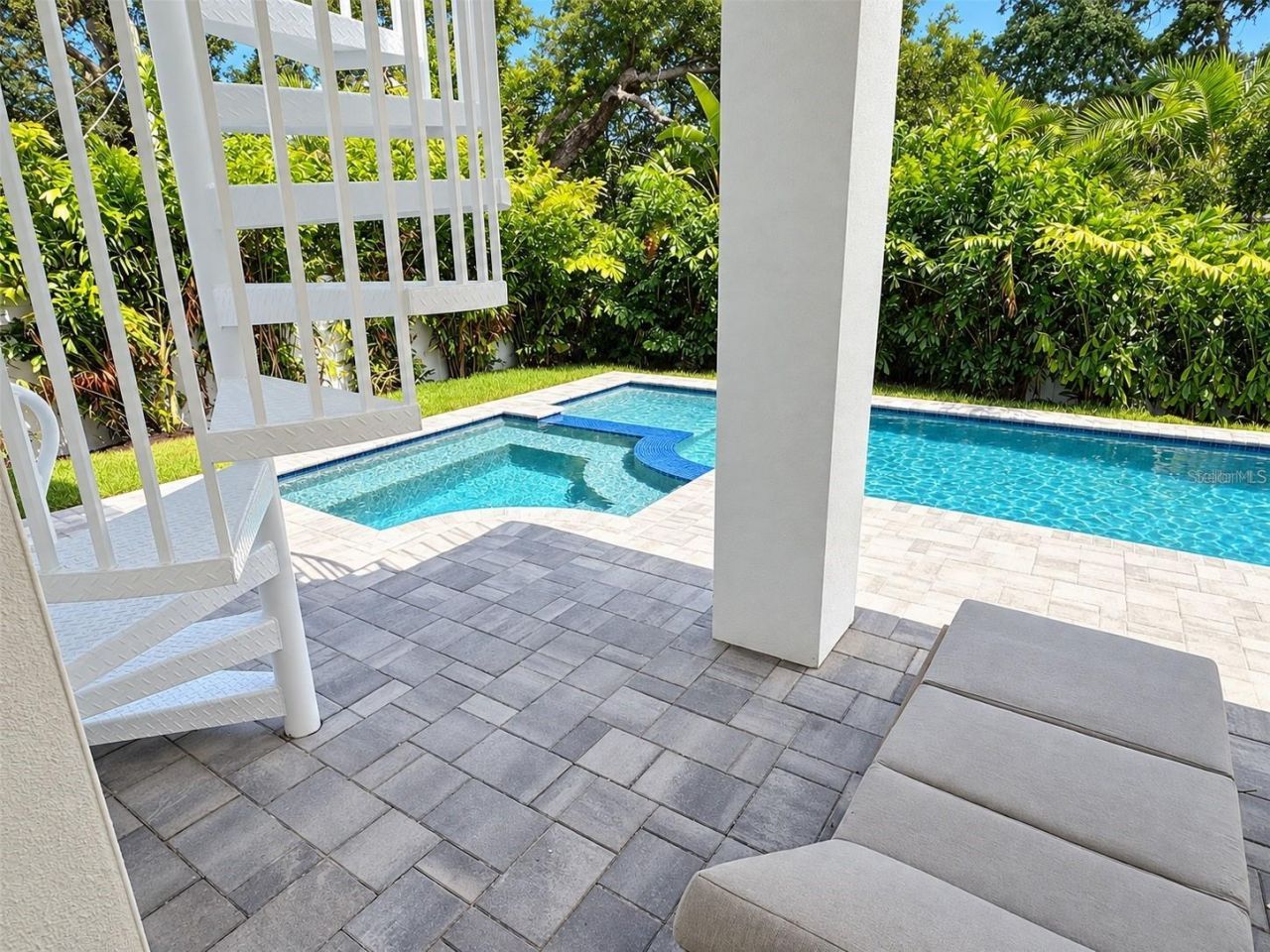 1647 Siesta Drive, Sarasota, FL 34239 Photo