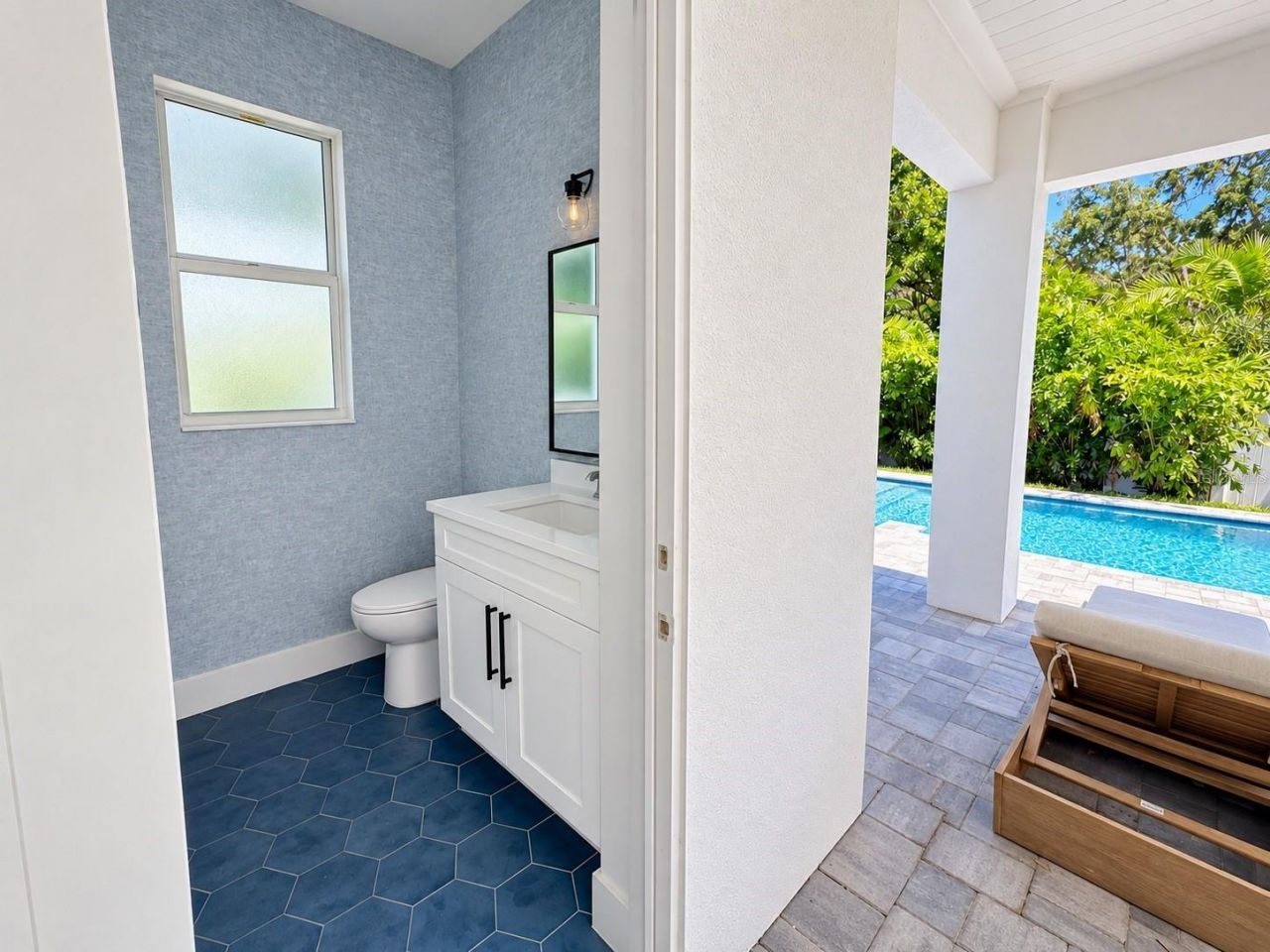 1647 Siesta Drive, Sarasota, FL 34239 Photo