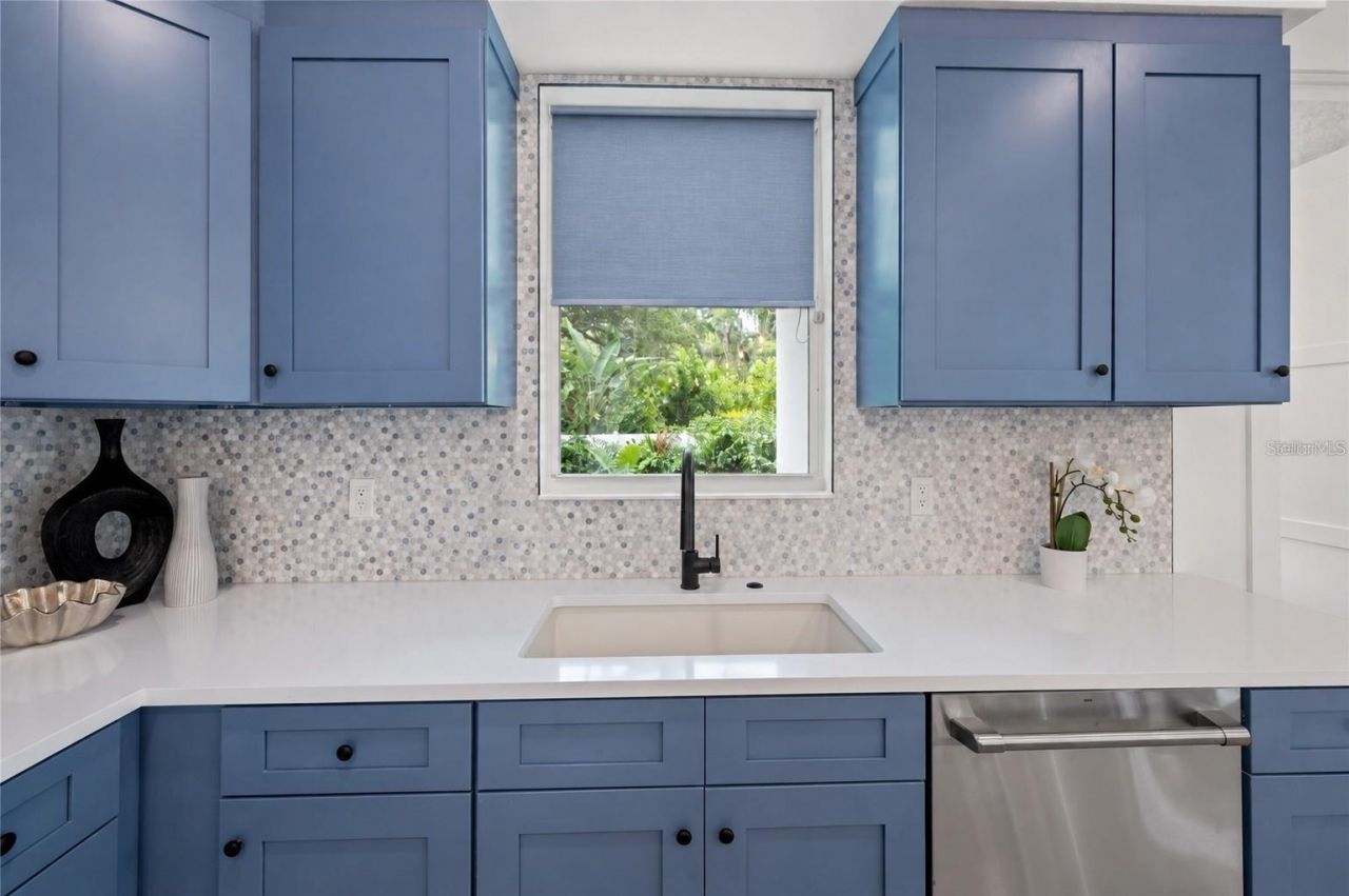 1647 Siesta Drive, Sarasota, FL 34239 Photo