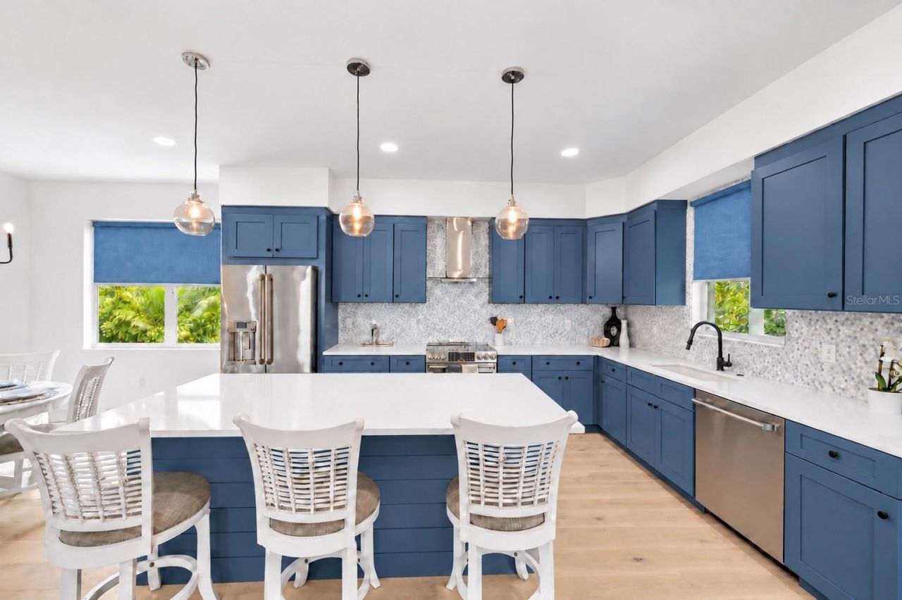 1647 Siesta Drive, Sarasota, FL 34239 Photo