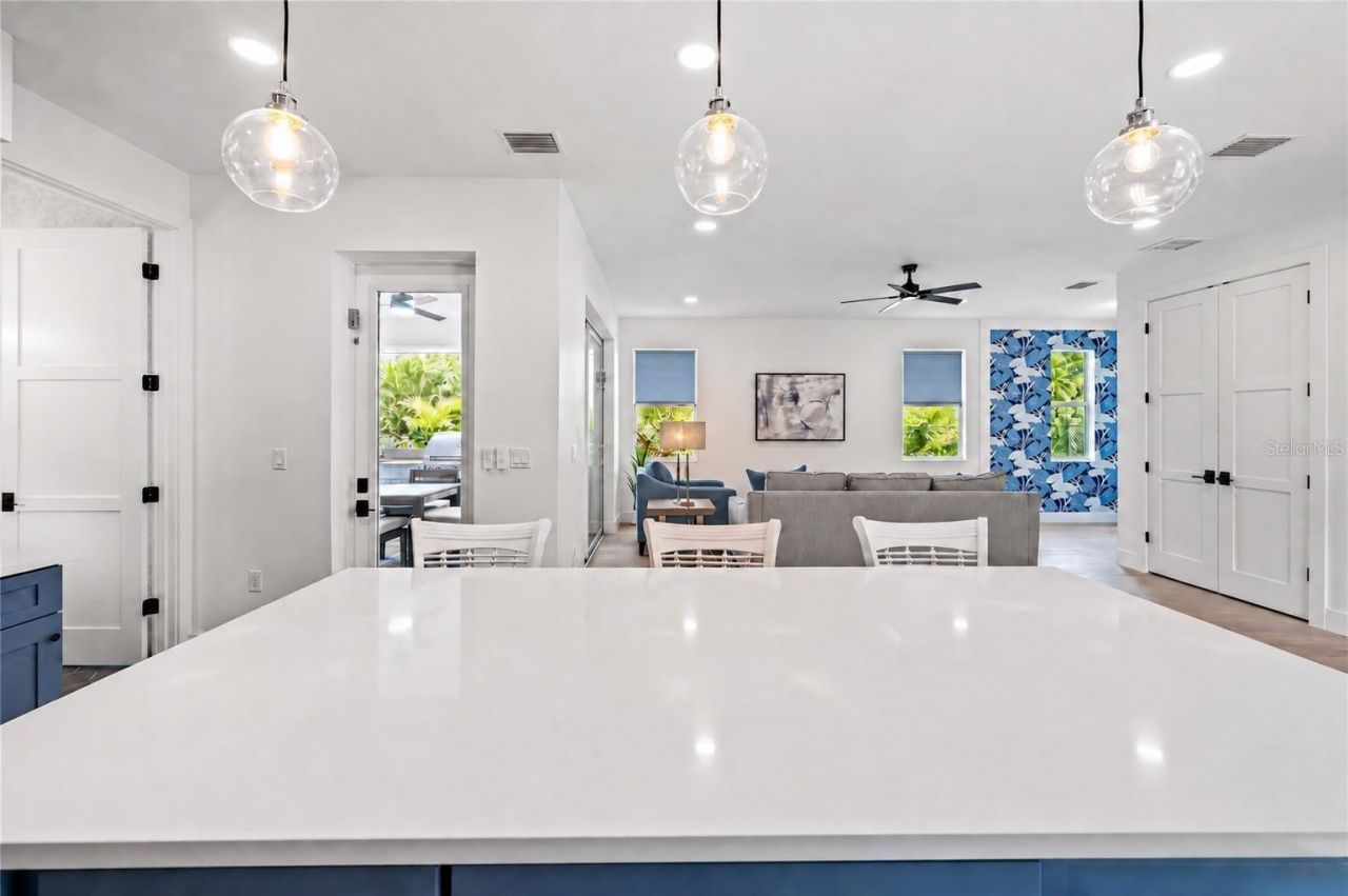 1647 Siesta Drive, Sarasota, FL 34239 Photo