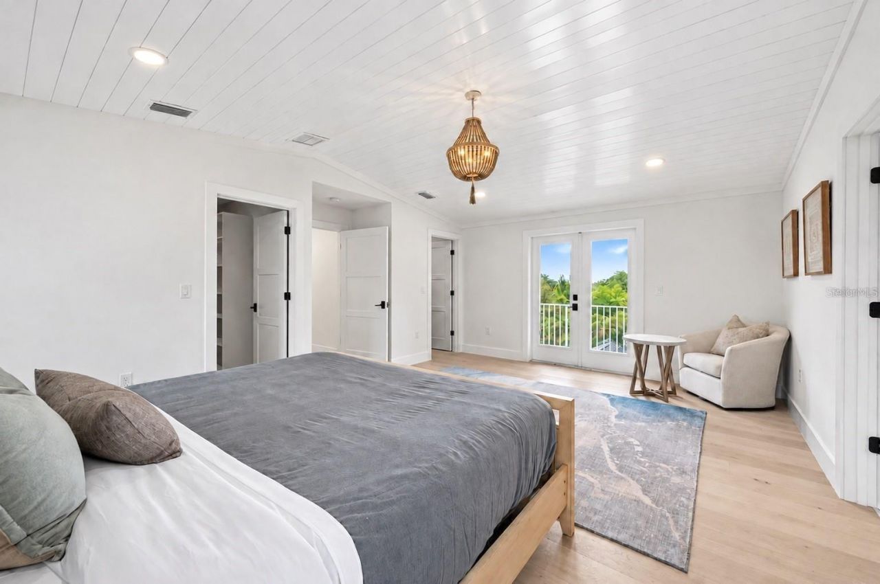 1647 Siesta Drive, Sarasota, FL 34239 Photo