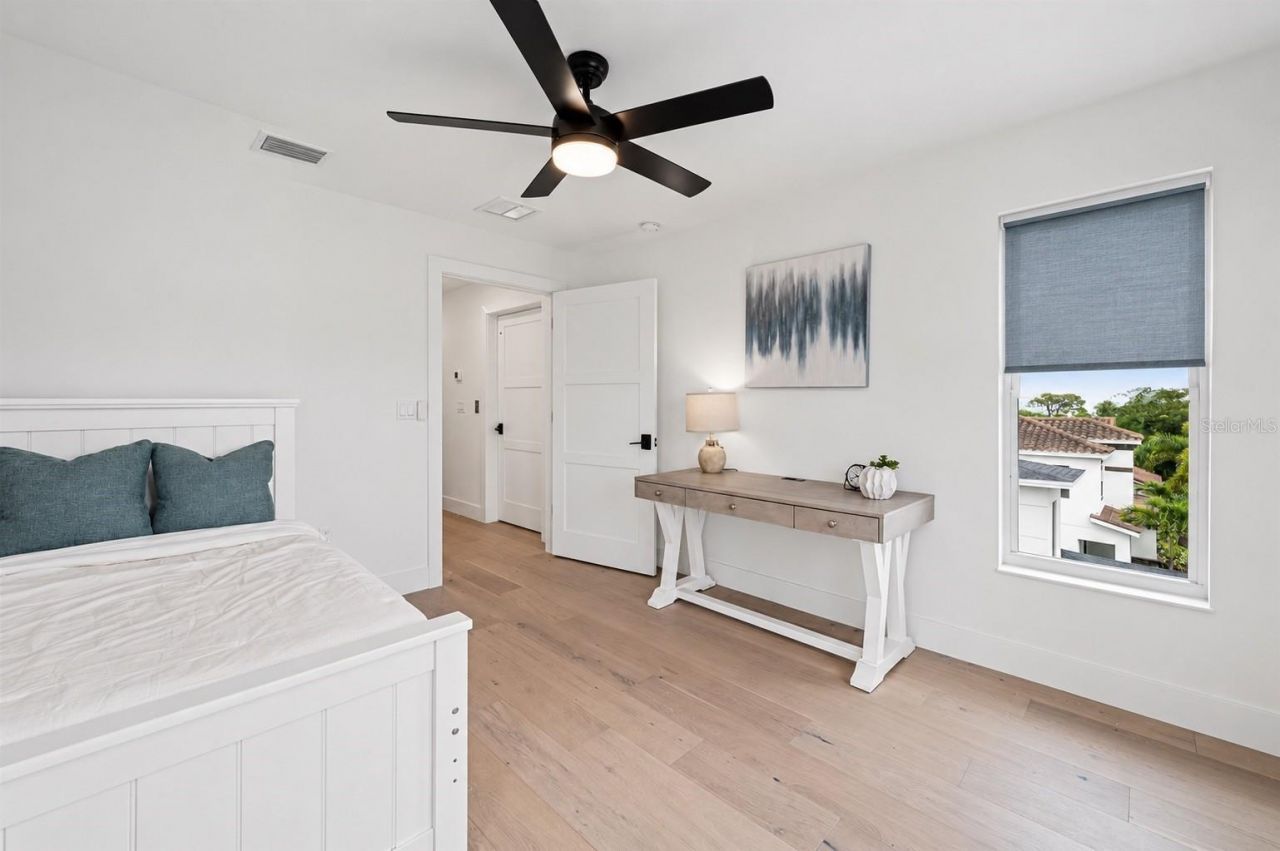 1647 Siesta Drive, Sarasota, FL 34239 Photo