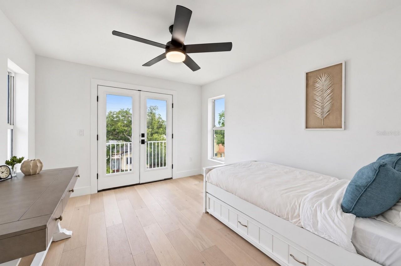 1647 Siesta Drive, Sarasota, FL 34239 Photo