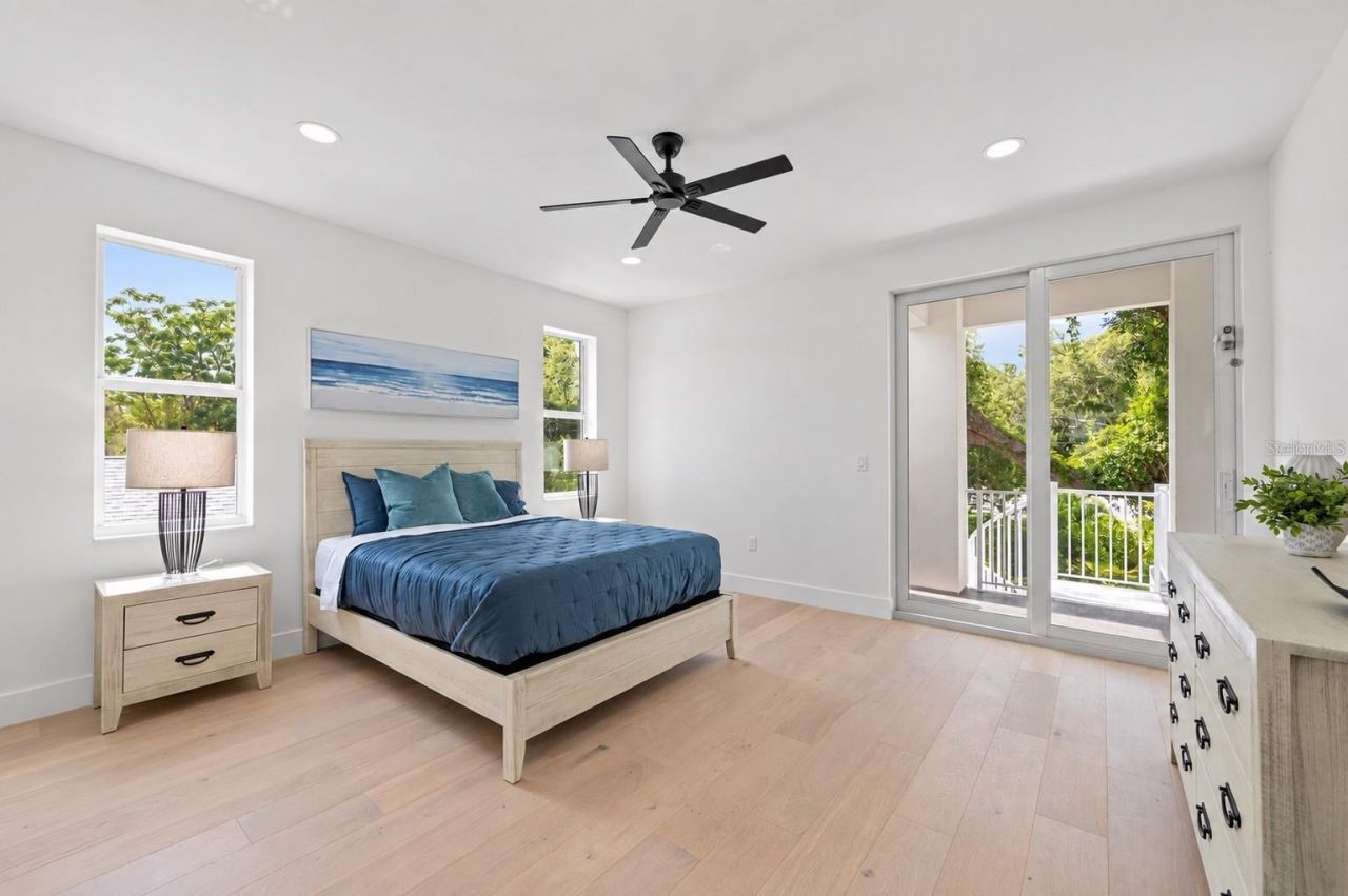 1647 Siesta Drive, Sarasota, FL 34239 Photo