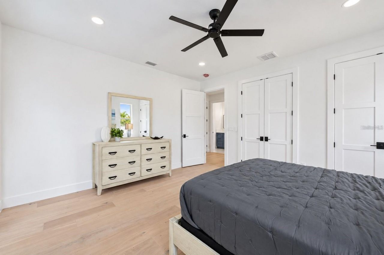 1647 Siesta Drive, Sarasota, FL 34239 Photo