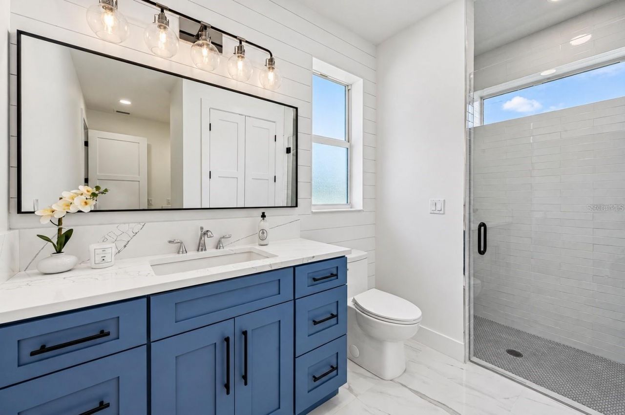 1647 Siesta Drive, Sarasota, FL 34239 Photo