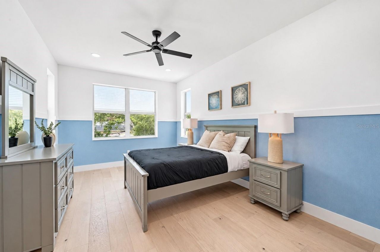 1647 Siesta Drive, Sarasota, FL 34239 Photo