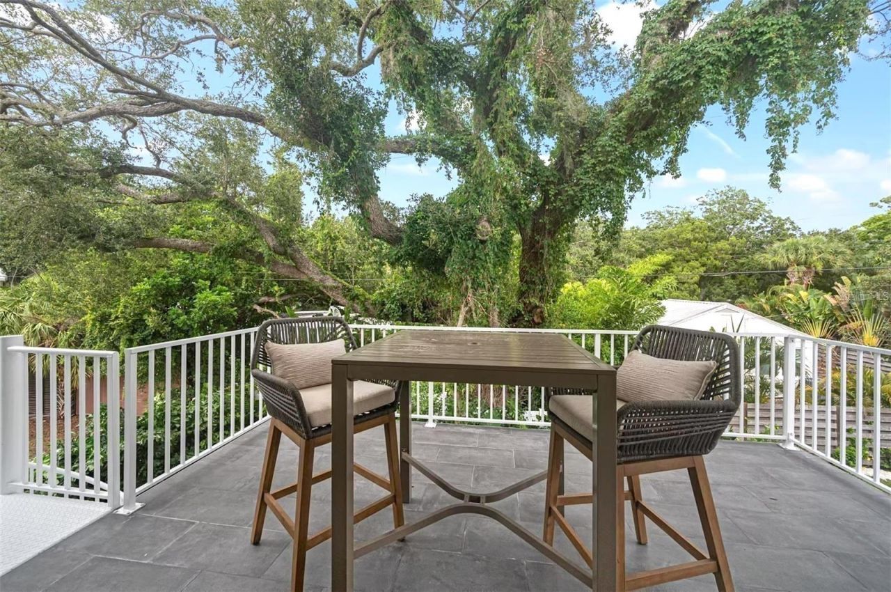 1647 Siesta Drive, Sarasota, FL 34239 Photo