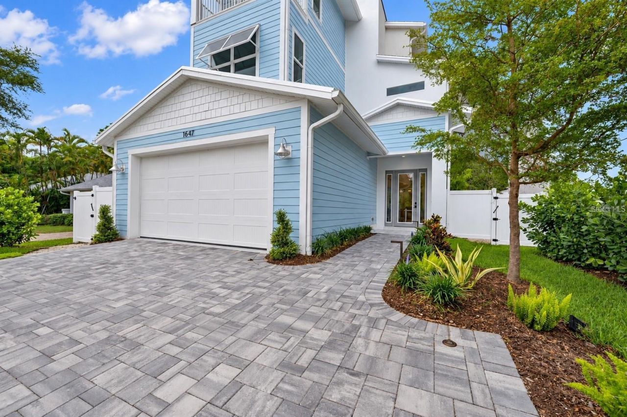 1647 Siesta Drive, Sarasota, FL 34239 Photo