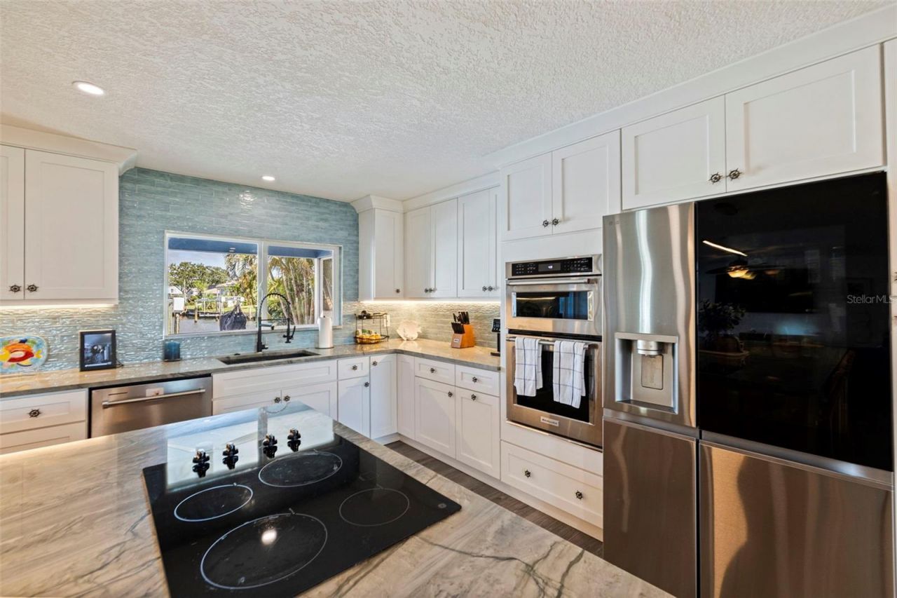 1894 Tanglewood Drive Ne, Saint Petersburg, FL 33702 Photo