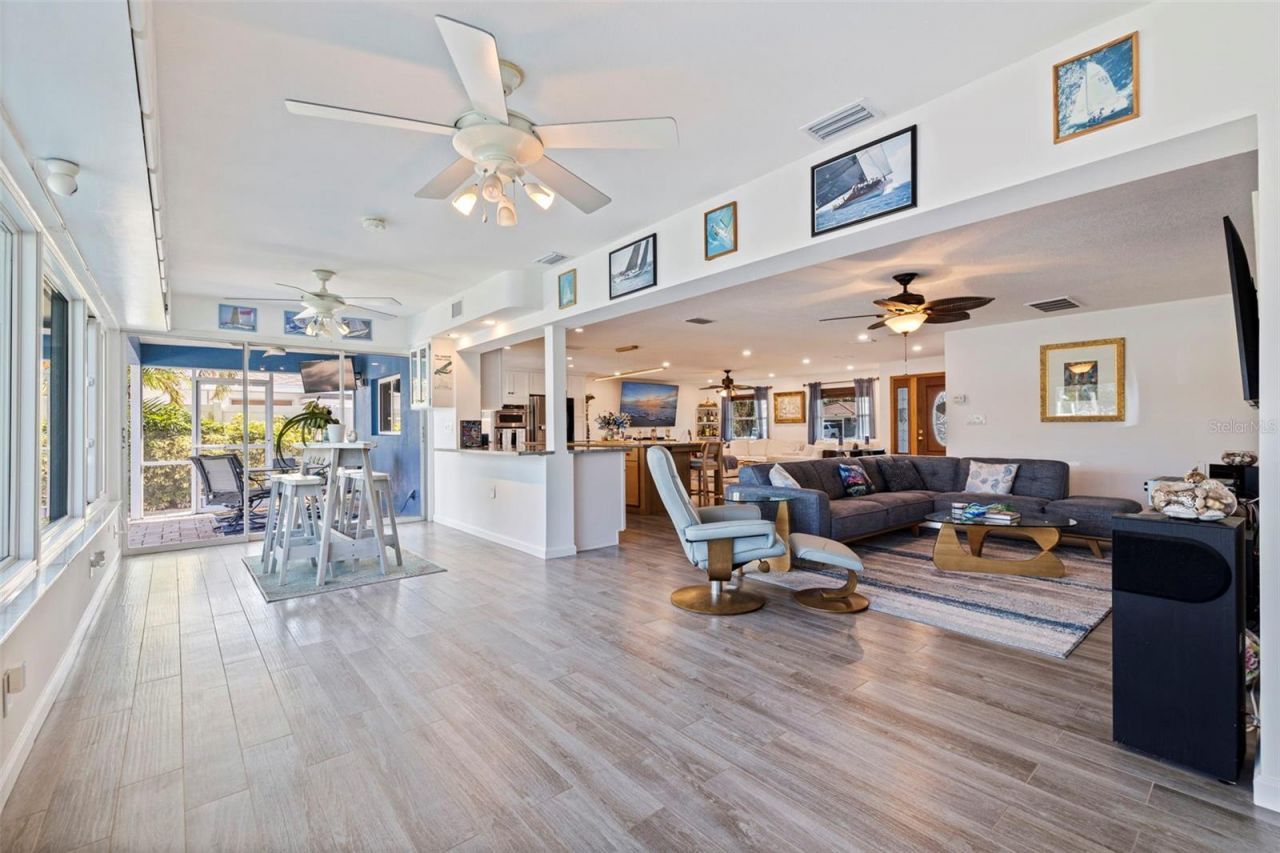 1894 Tanglewood Drive Ne, Saint Petersburg, FL 33702 Photo