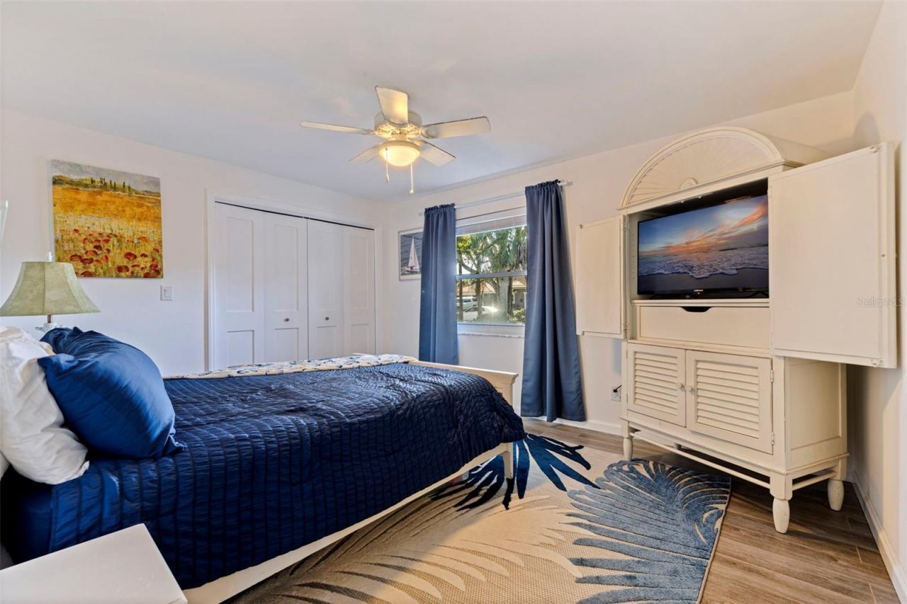 1894 Tanglewood Drive Ne, Saint Petersburg, FL 33702 Photo