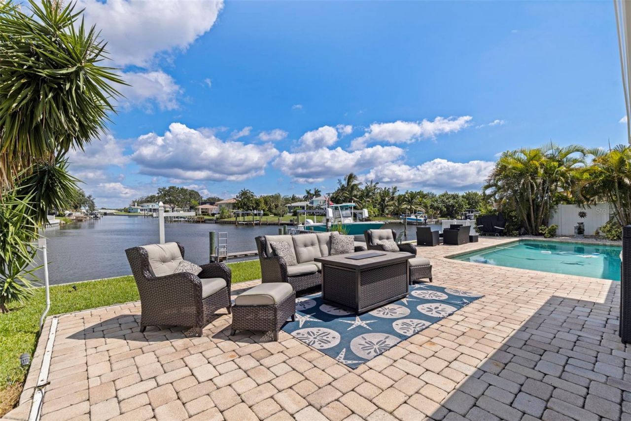 1894 Tanglewood Drive Ne, Saint Petersburg, FL 33702 Photo