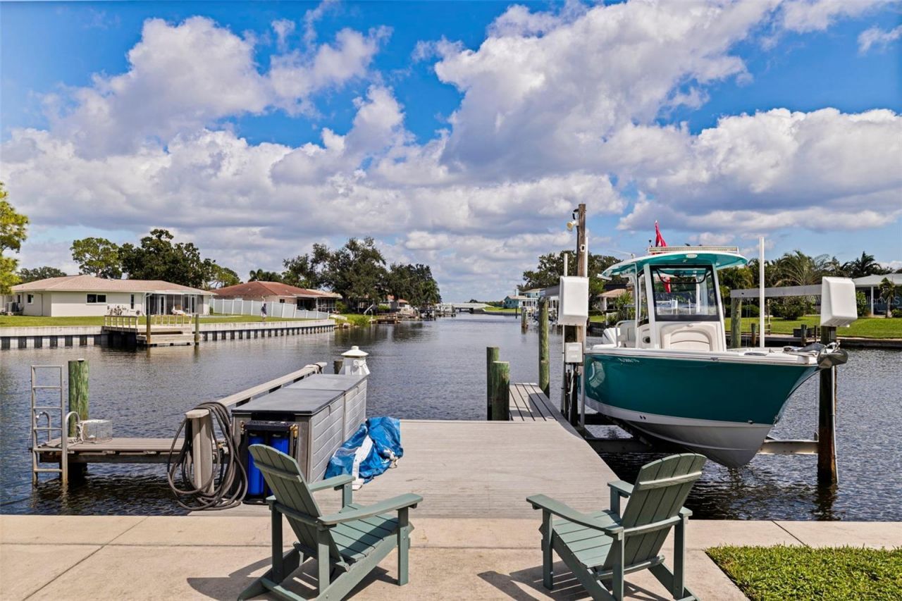1894 Tanglewood Drive Ne, Saint Petersburg, FL 33702 Photo