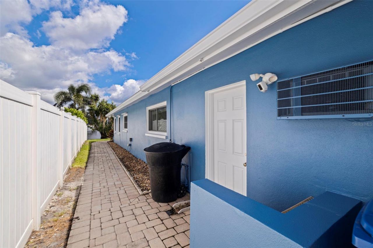 1894 Tanglewood Drive Ne, Saint Petersburg, FL 33702 Photo