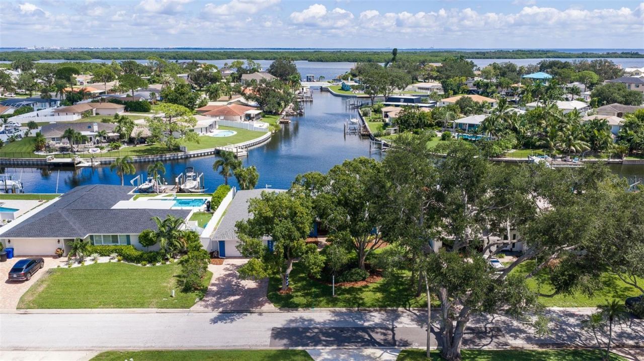 1894 Tanglewood Drive Ne, Saint Petersburg, FL 33702 Photo