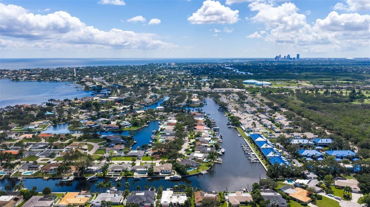 1894 Tanglewood Drive Ne, Saint Petersburg, FL 33702 Photo