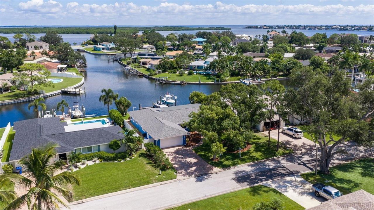 1894 Tanglewood Drive Ne, Saint Petersburg, FL 33702 Photo