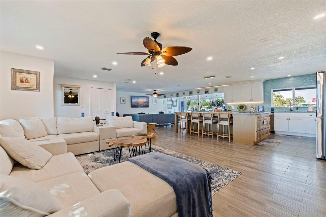 1894 Tanglewood Drive Ne, Saint Petersburg, FL 33702 Photo