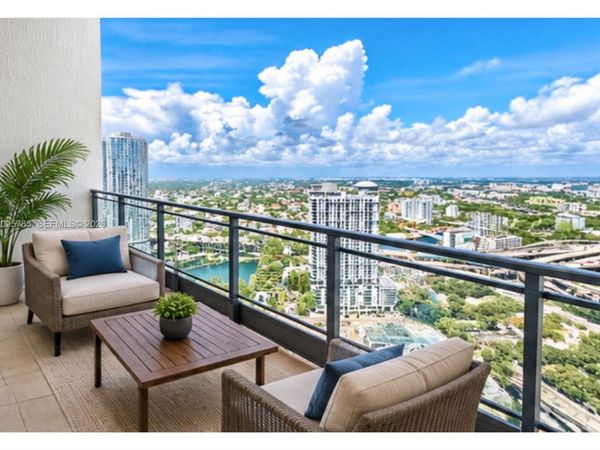 90 SW 3rd St , Unit PH-10, Miami, FL 33130