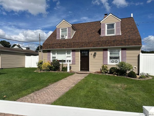 2 Rope Lane , Levittown, NY 11756