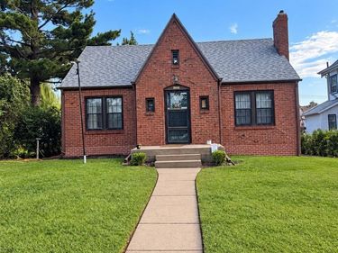 2111 Harwood Street, Lincoln, NE 68502