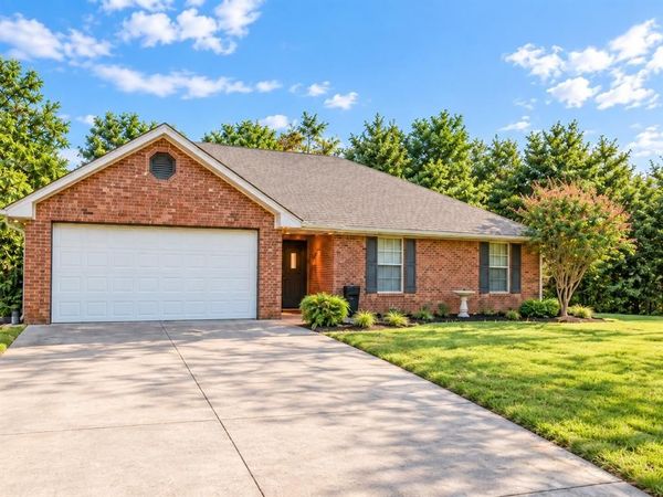 1107 Oxford Drive, Gainesville, TX 76240