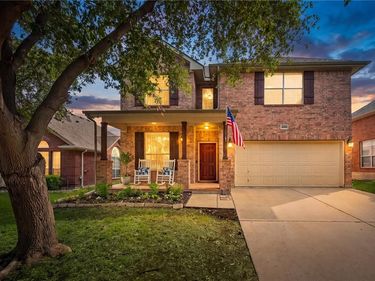 4952 Paddock Drive, Fort Worth, TX 76244