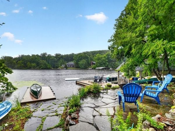 106 Demarest Rd, Bloomingdale, NJ 07403