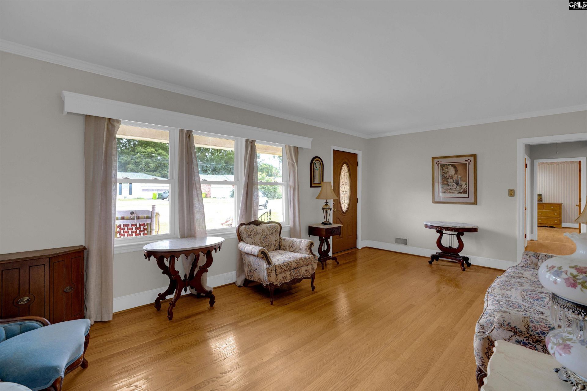 831 Veterans Road  Photo 5