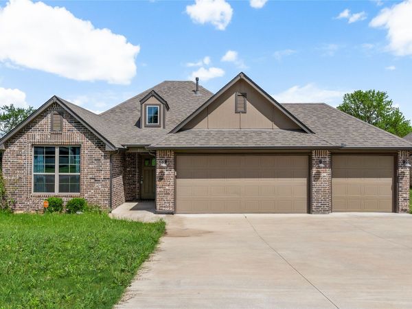 2111 S Osage Avenue W, Skiatook, OK 74070