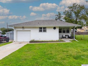 4216 H Street, Omaha, NE 68107
