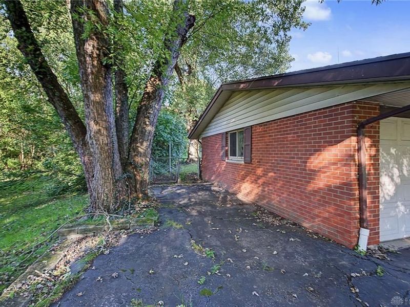 2449 Marcia Drive, Bellbrook, OH 45305 Photo 4