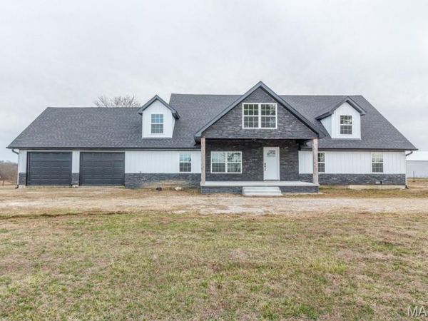 24111 EVANSTON Road, Lebanon, MO 65536