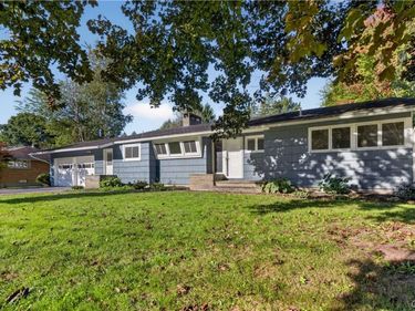 102 Woods Path Road, Liverpool, NY 13090