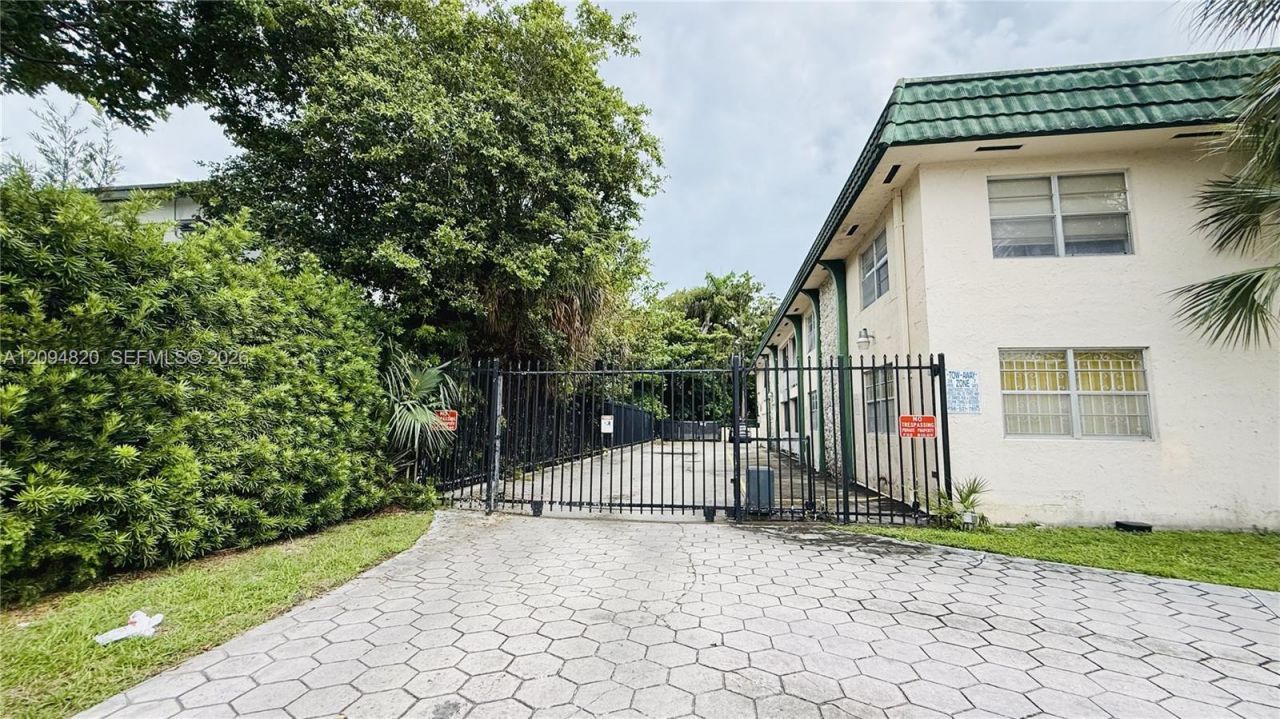 13101 Memorial Hwy , Unit 104, North Miami, FL 33161 Photo