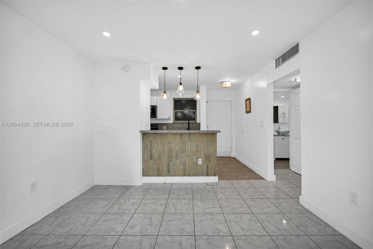 13101 Memorial Hwy , Unit 104, North Miami, FL 33161 Photo