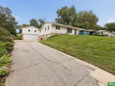 8614 Pinkney Street, Omaha, NE 68134