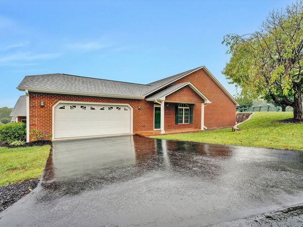 2501 Feather Garden CIR, Vinton, VA 24179